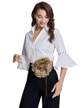 Alba Conde Camisa blanca detalle pasamanería