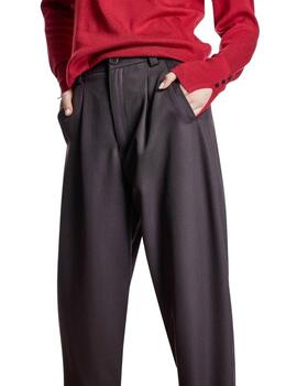 Alba Conde Pantalón Marrón con pinzas corte carrot