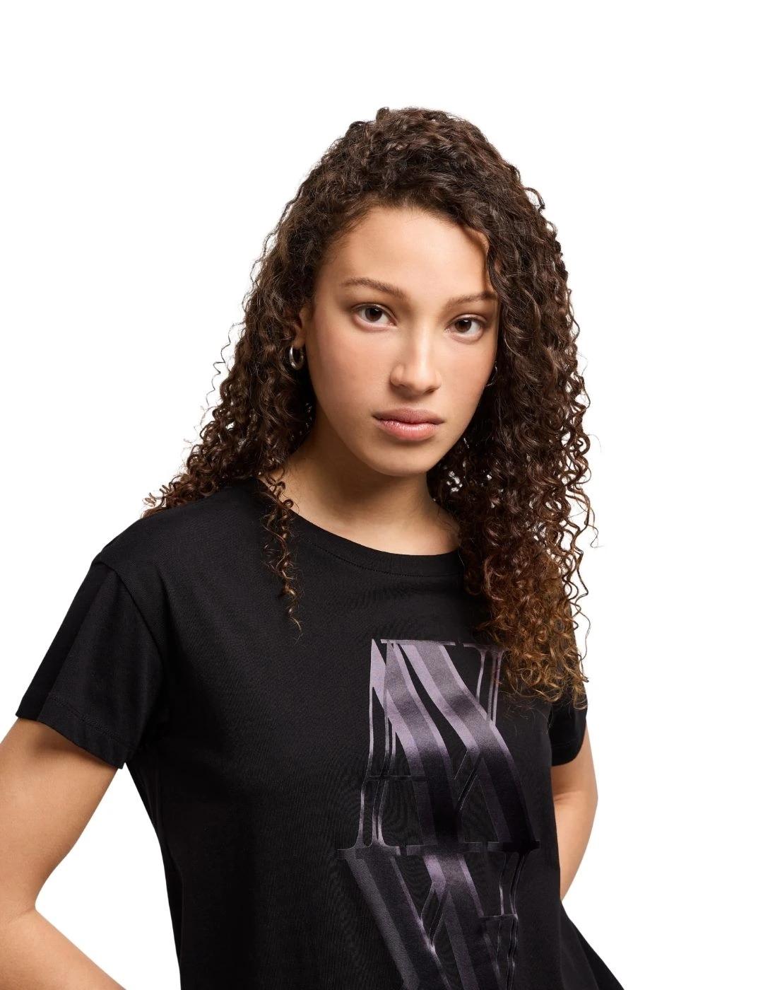Armani Camiseta Negra de mujer