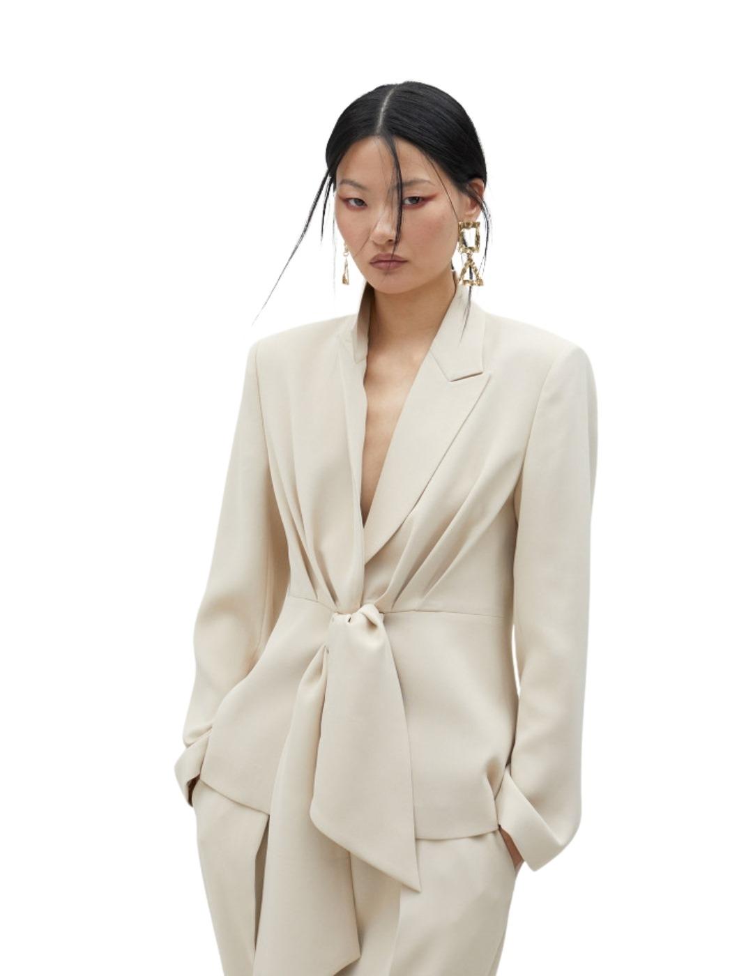 Lola Casademunt Americana Corta Nudo Lateral Crudo