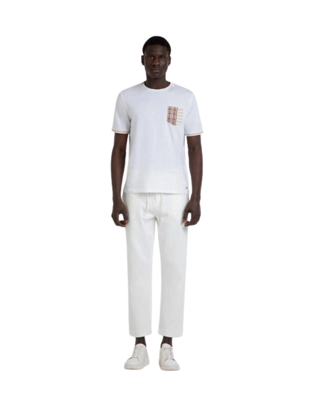 Markup Camiseta blanca con detalles de lino