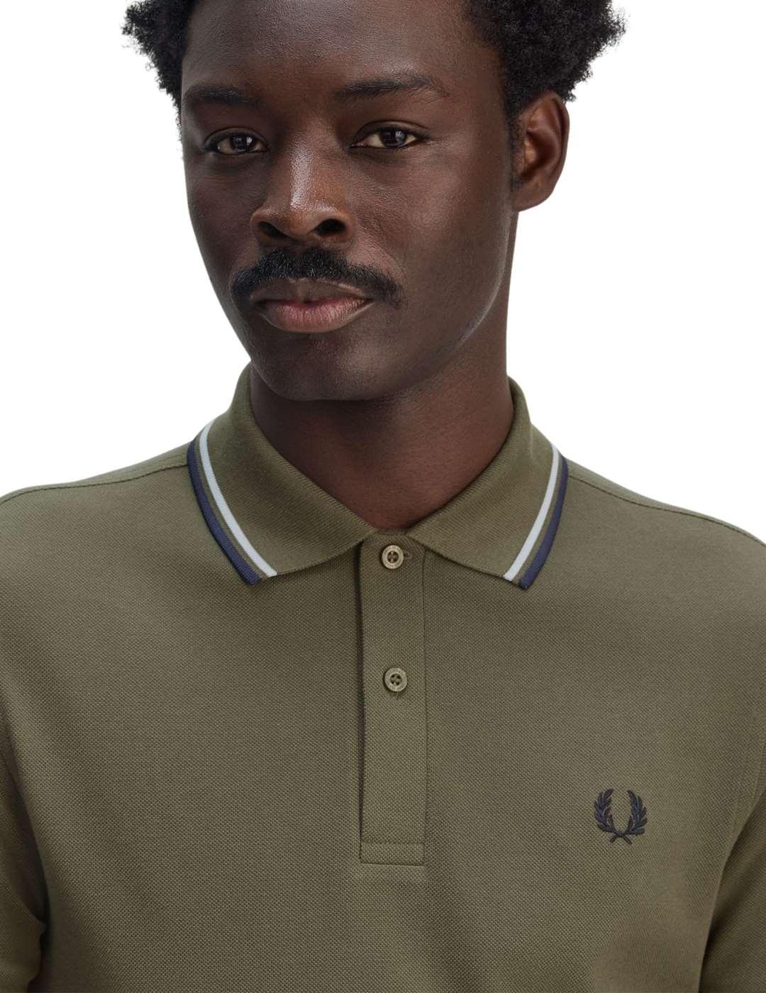 Fred Perry Polo Verde caqui logo oscuro
