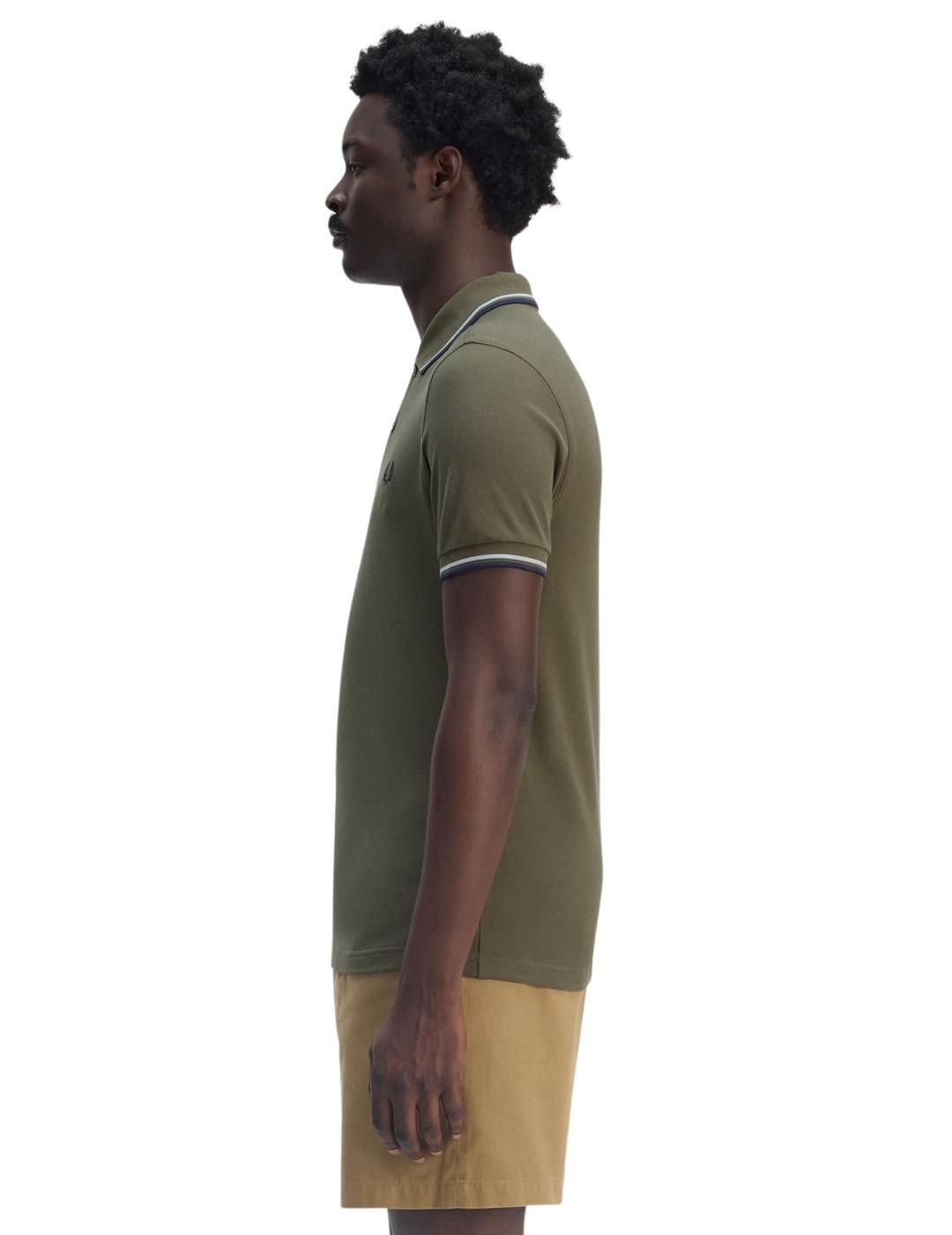 Fred Perry Polo Verde caqui logo oscuro