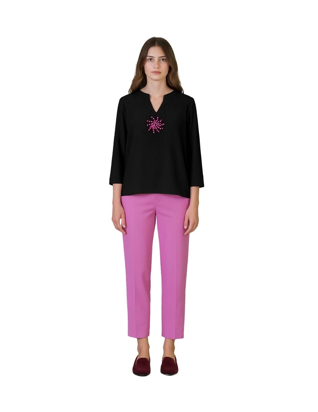 Hongo Blusa negra con strass rosa