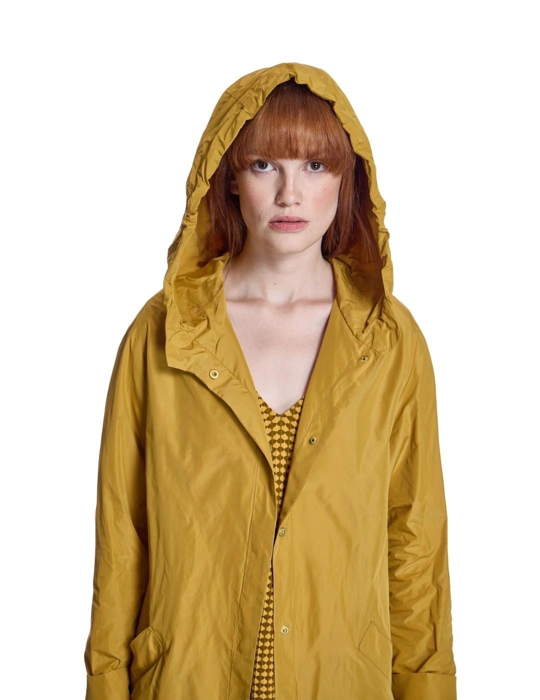 Alba Conde Parka Mostaza con capucha