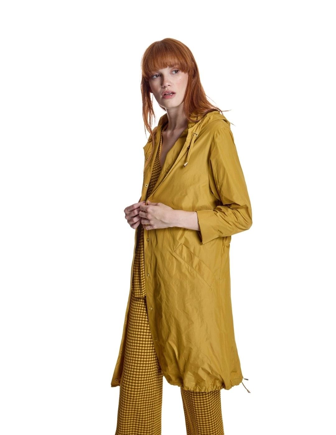 Alba Conde Parka Mostaza con capucha