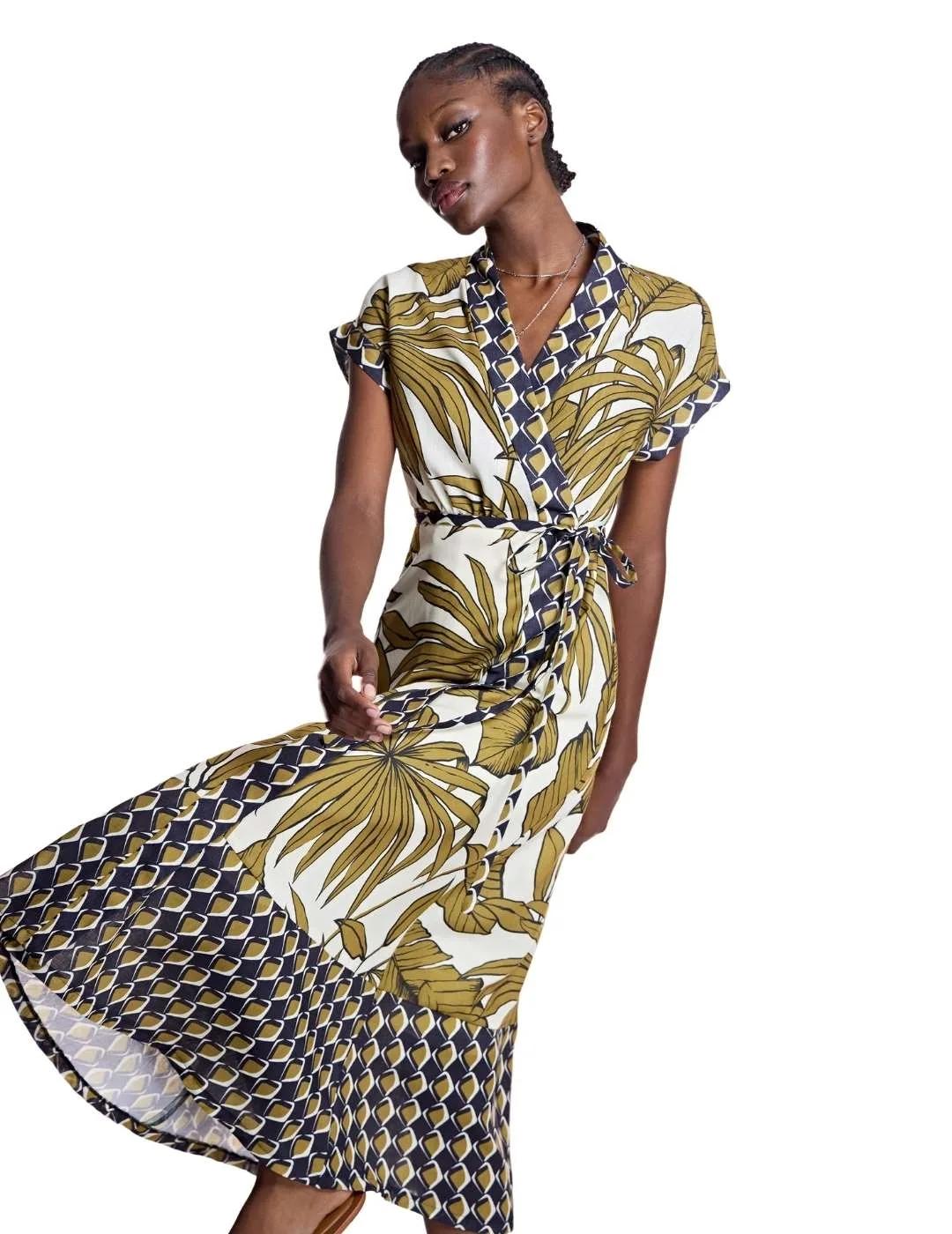 Alba Conde Vestido cruzado con estampado tropical