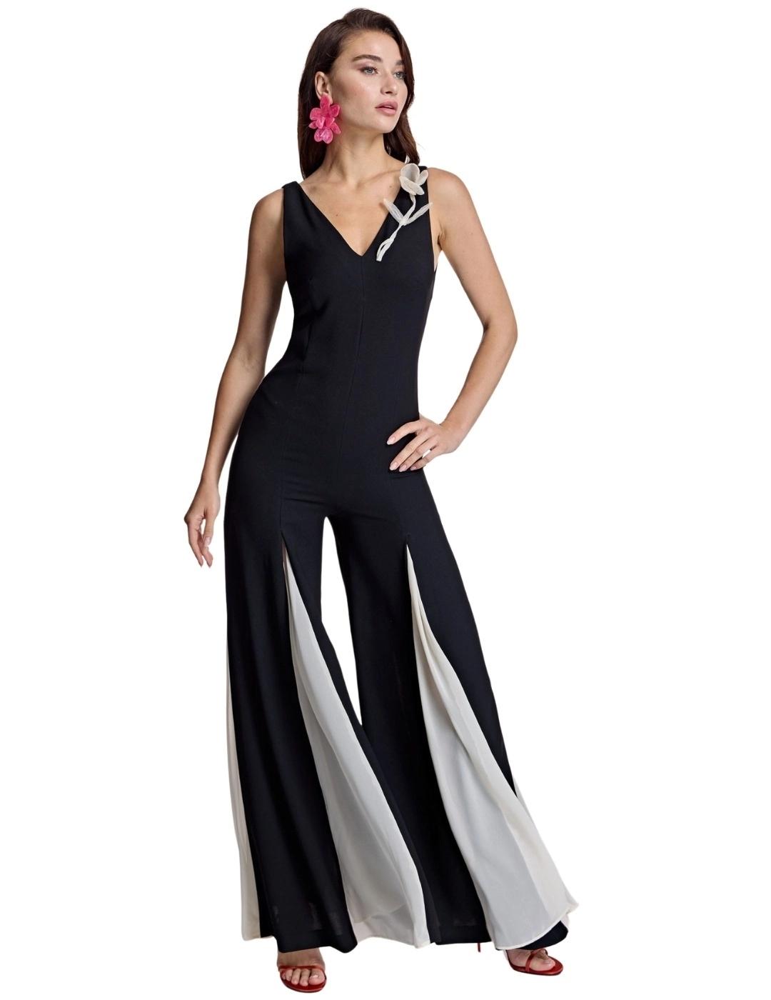 Alba Conde Mono Negro y blanco