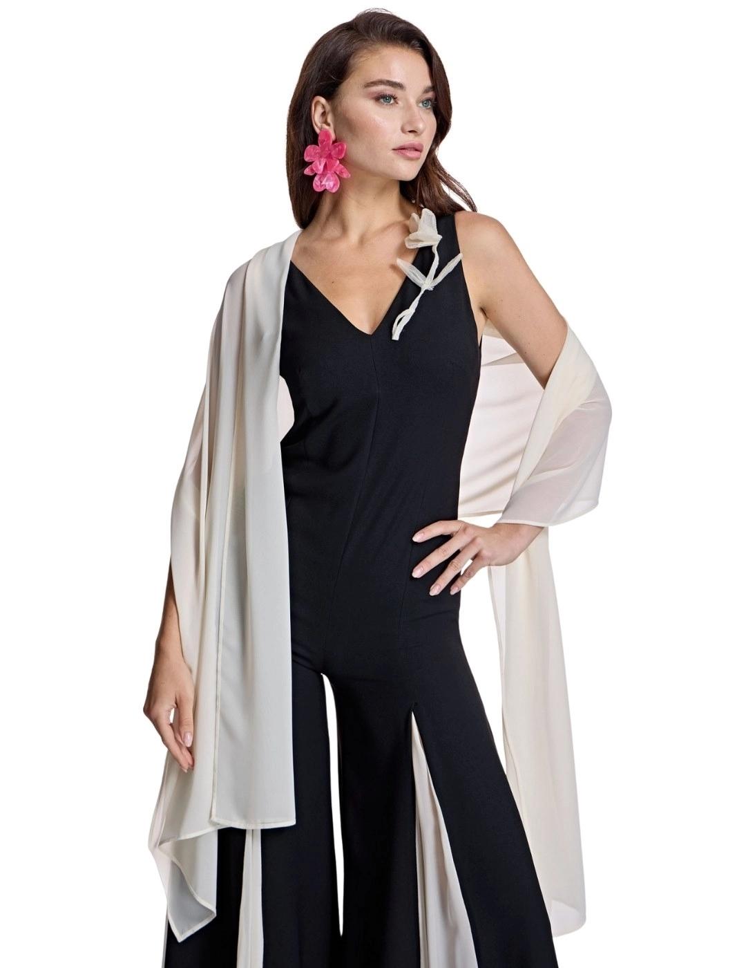 Alba Conde Mono Negro y blanco