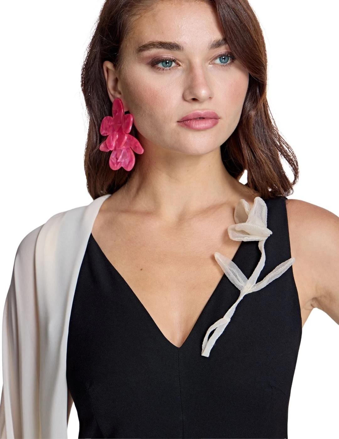 Alba Conde Mono Negro y blanco