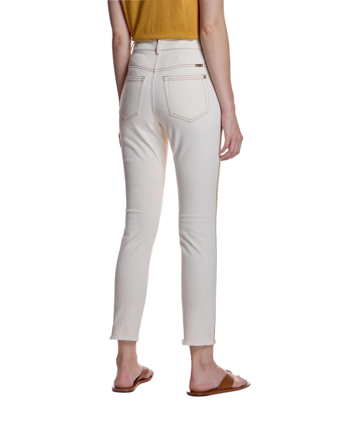 Alba Conde Pantalón Crudo con cenefa multicolor