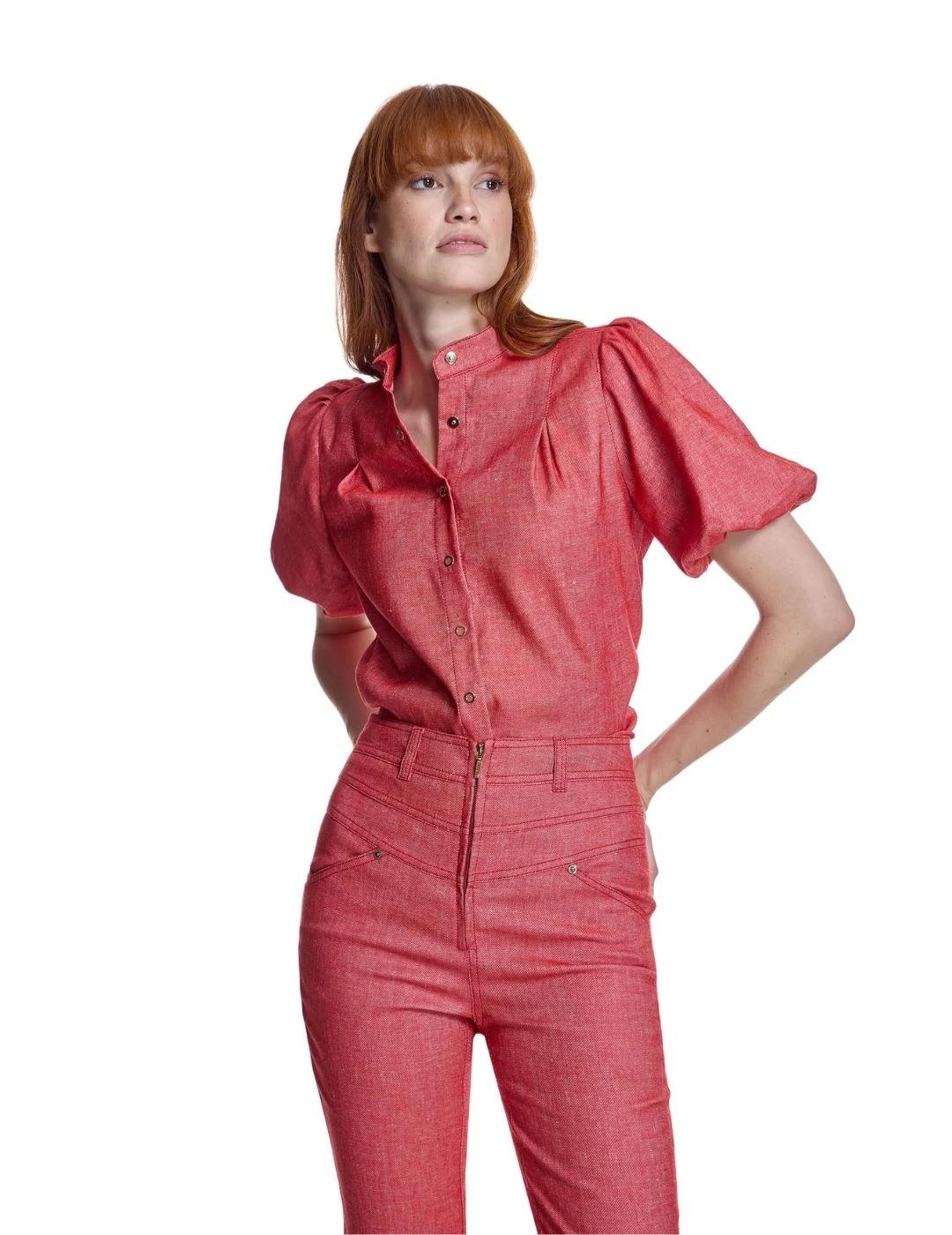 Alba Conde Blusa Roja mangas abullonadas
