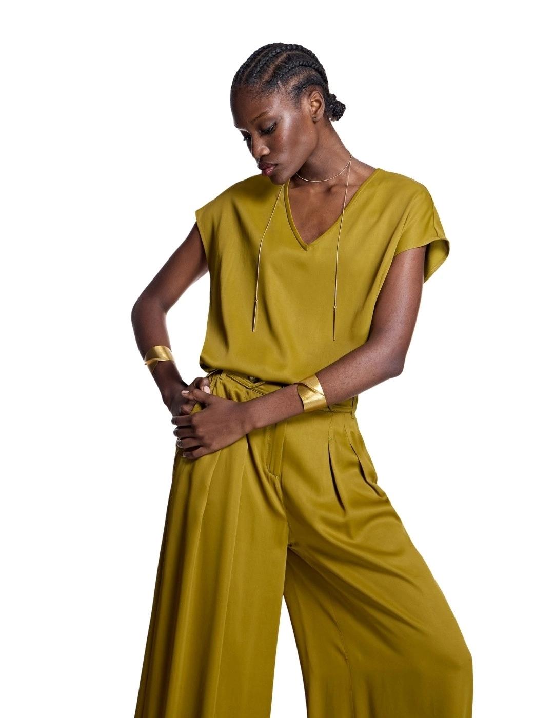 Alba Conde Blusa verde oliva