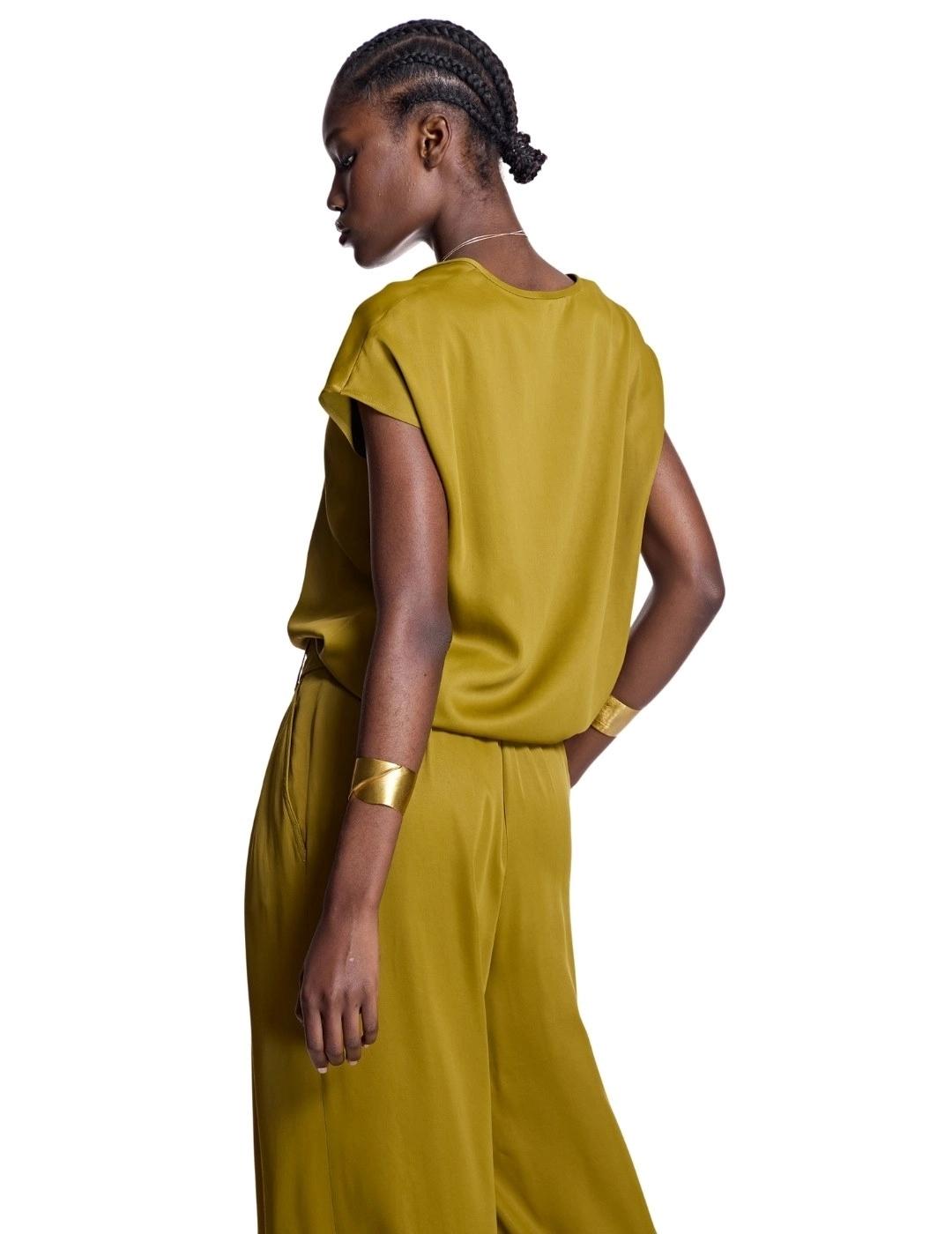 Alba Conde Blusa verde oliva