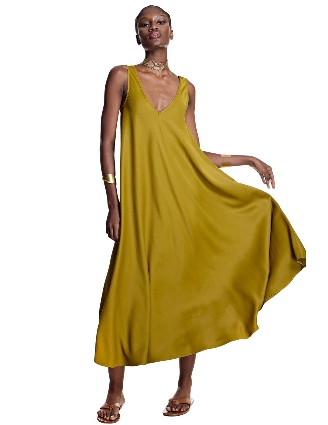 Alba Conde Vestido fluido verde oliva