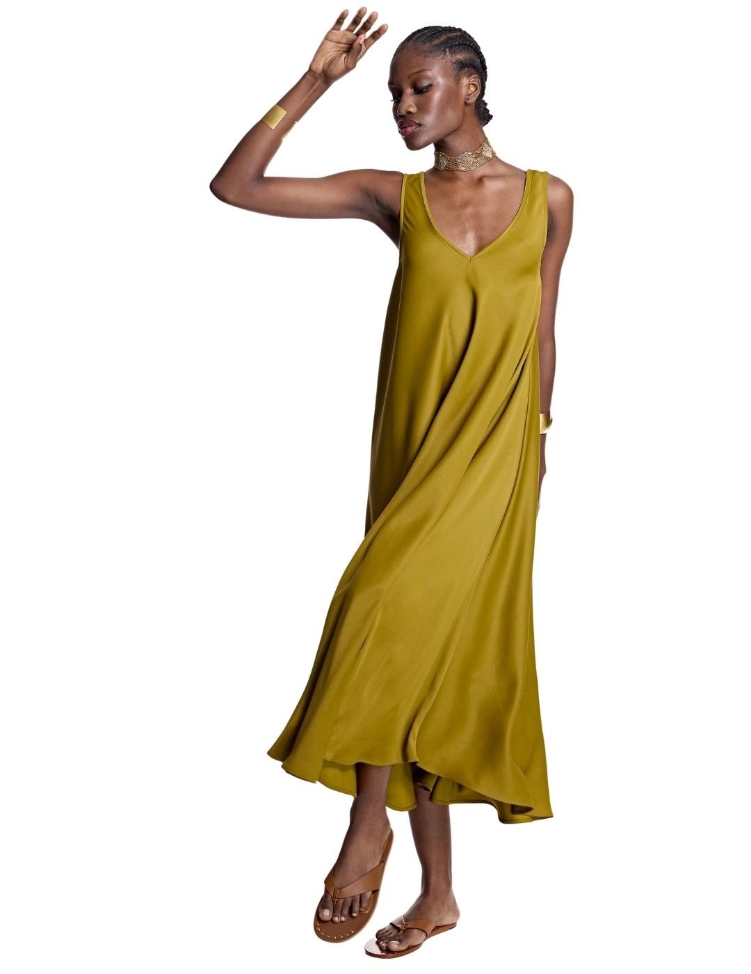 Alba Conde Vestido fluido verde oliva