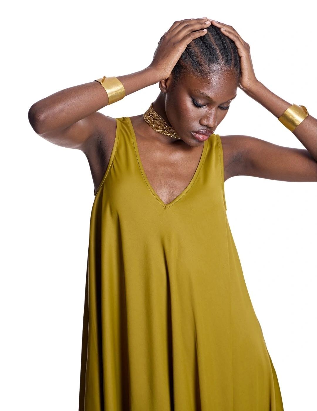 Alba Conde Vestido fluido verde oliva