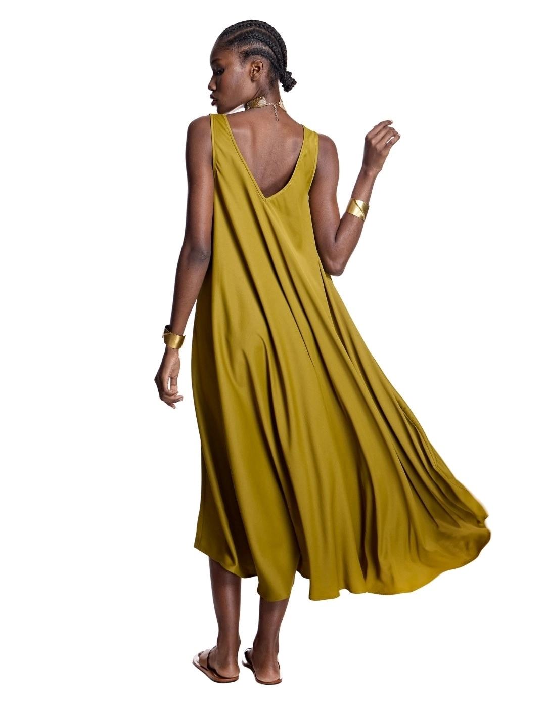 Alba Conde Vestido fluido verde oliva