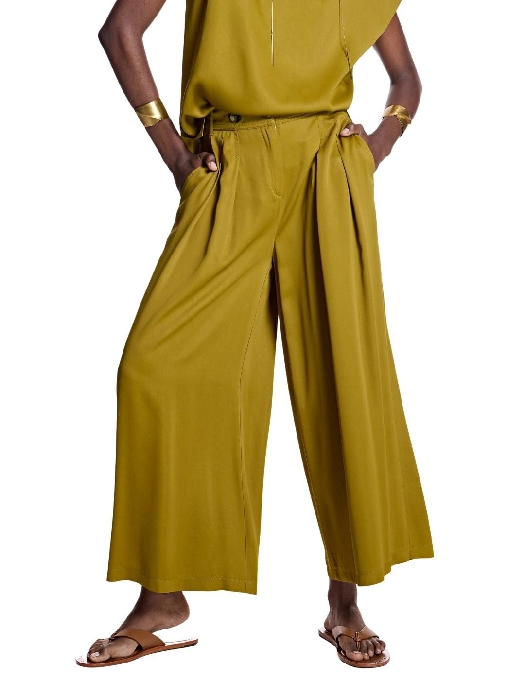 Alba Conde Pantalón culotte fluido verde oliva