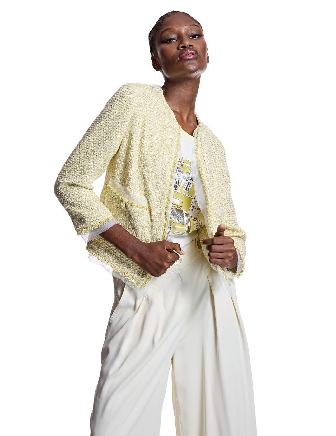 Alba Conde Chaqueta estilo chanel amarilla pastel