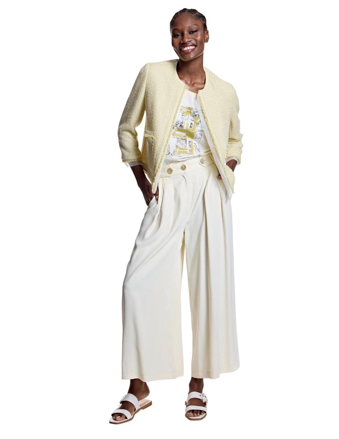 Alba Conde Chaqueta estilo chanel amarilla pastel