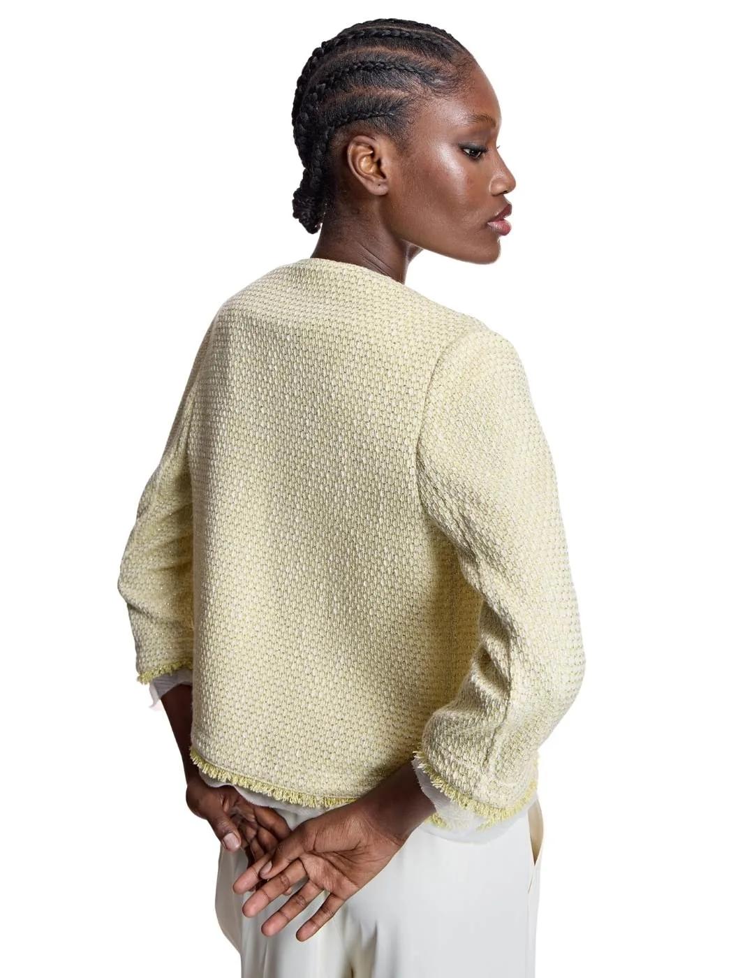 Alba Conde Chaqueta estilo chanel amarilla pastel