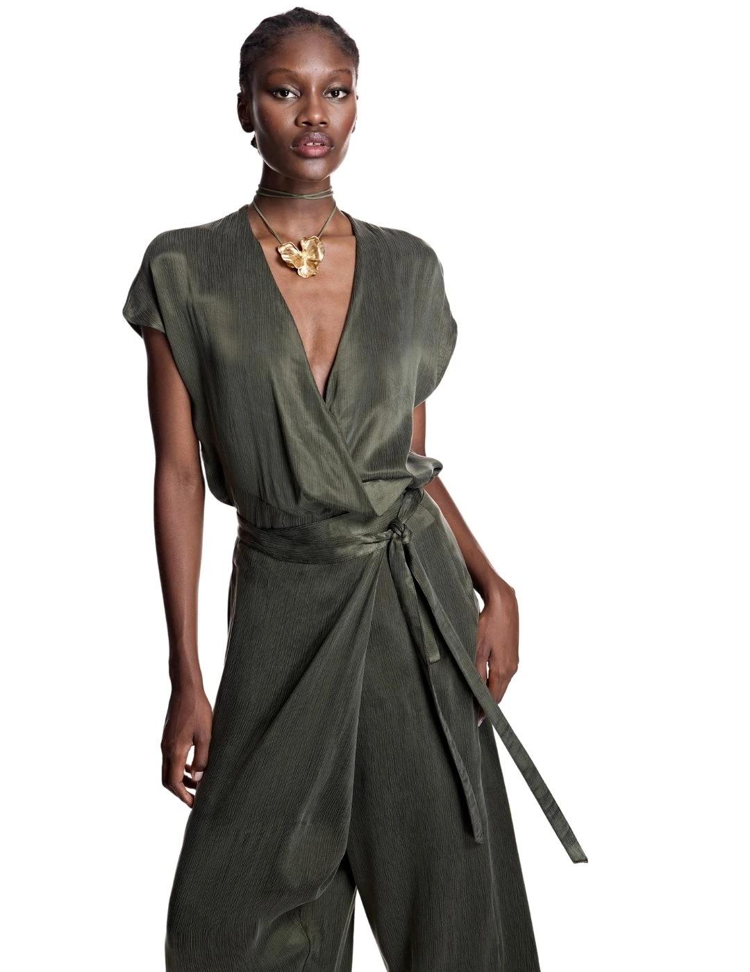 Alba Conde Blusa cruzada verde kaki