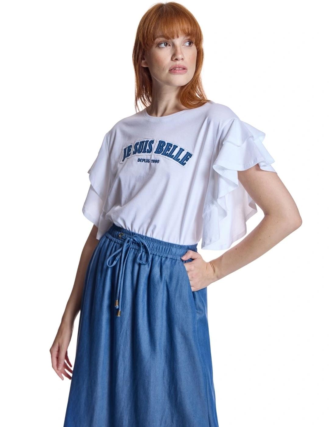 Alba Conde Camiseta Blanca con volantes y letras