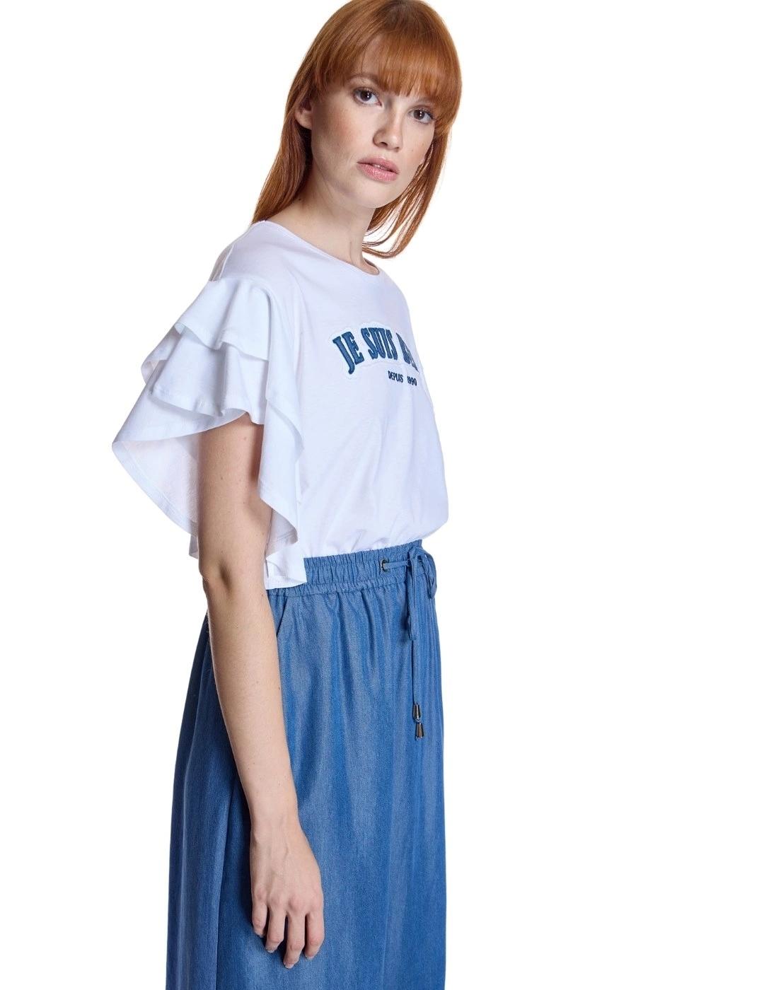 Alba Conde Camiseta Blanca con volantes y letras