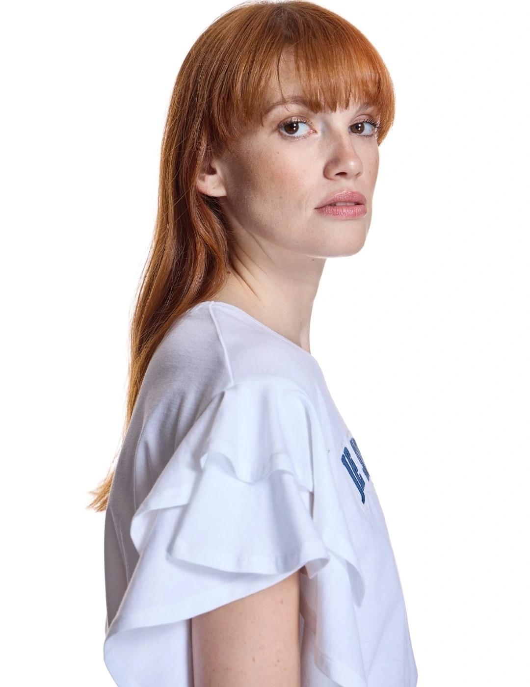 Alba Conde Camiseta Blanca con volantes y letras