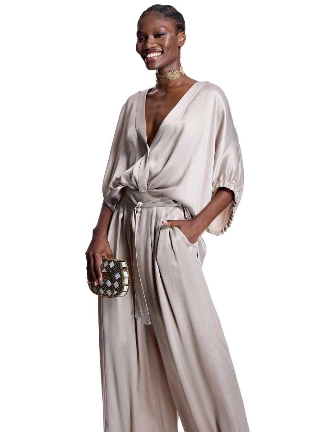 Alba Conde Blusa fluida satinada piedra