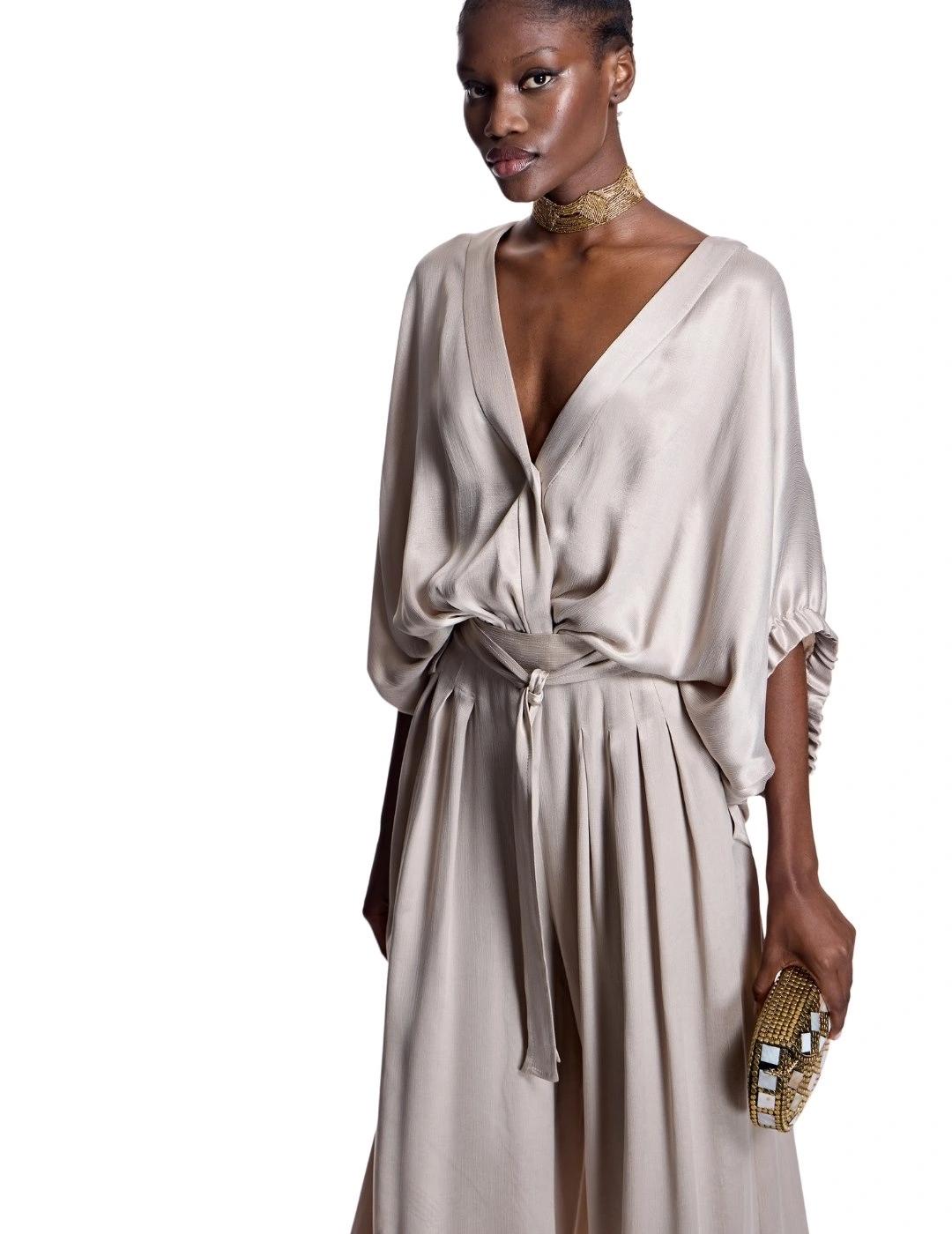 Alba Conde Blusa fluida satinada piedra