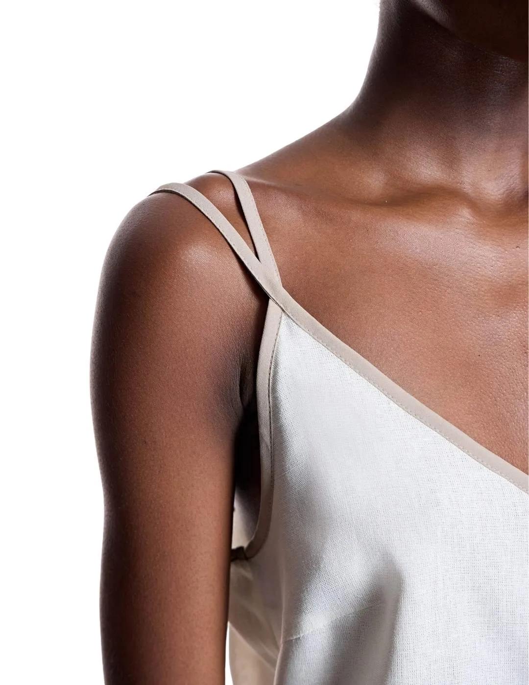 Alba Conde Top de doble tirante crudo