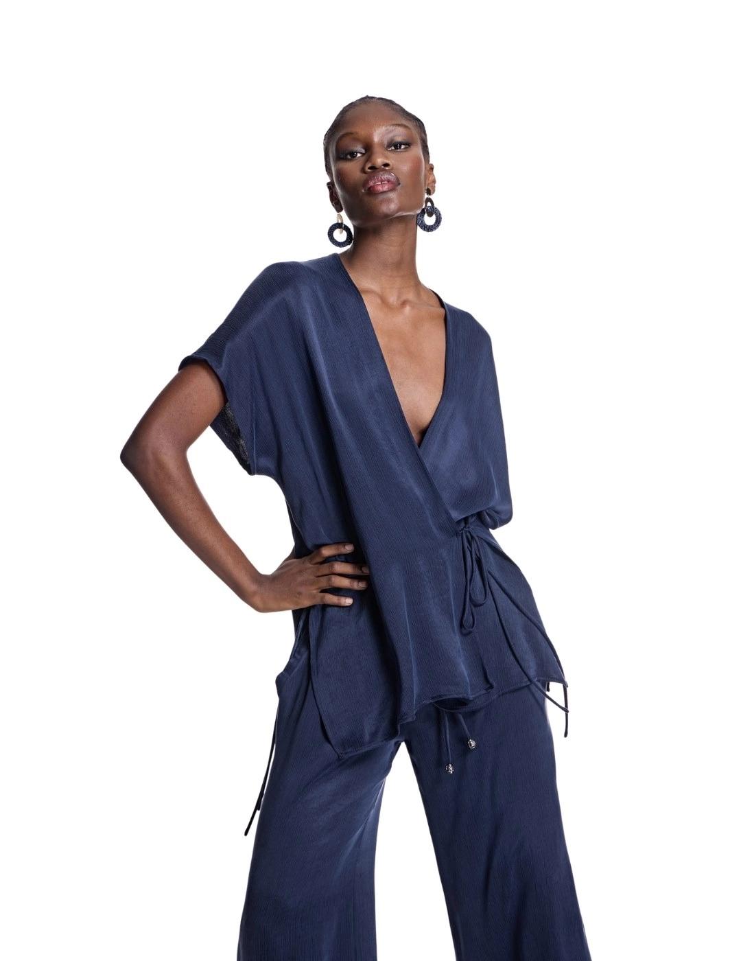 Alba Conde Blusa fluida cruzada Azul marino