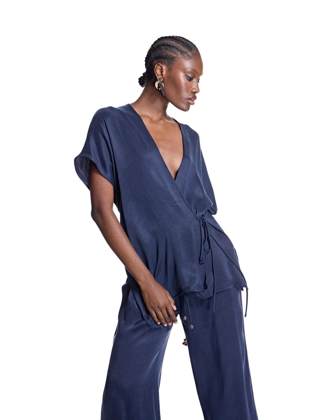 Alba Conde Blusa fluida cruzada Azul marino