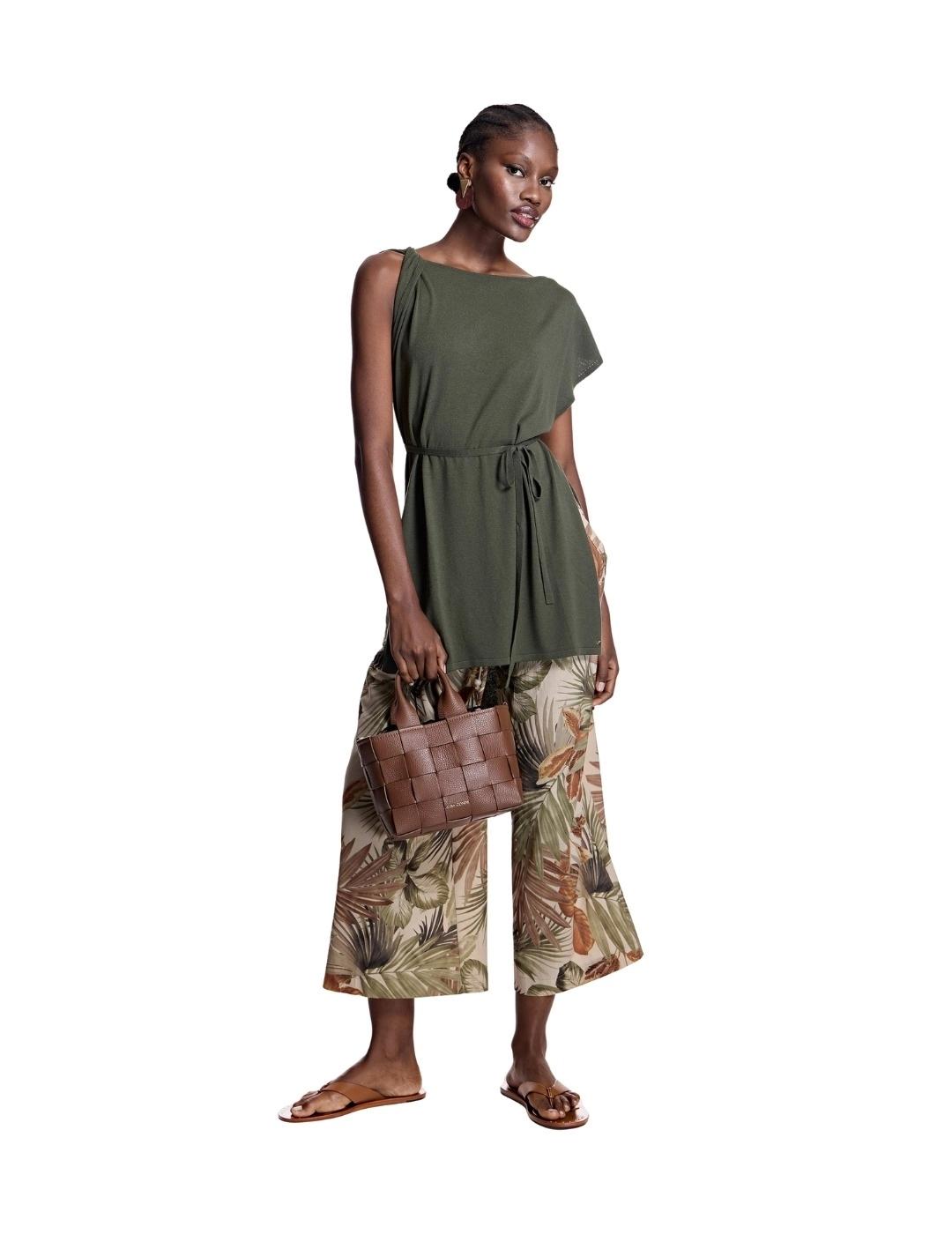 Alba Conde Top de punto Kaki largo