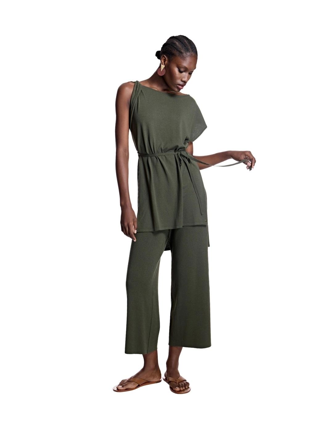 Alba Conde Top de punto Kaki largo