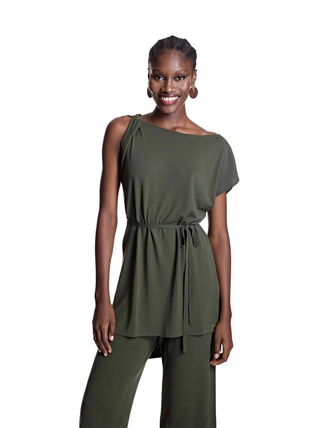 Alba Conde Top de punto Kaki largo