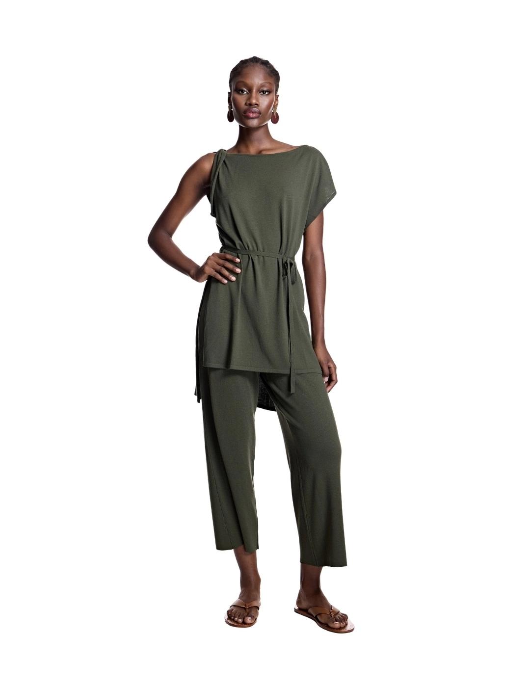 Alba Conde Top de punto Kaki largo