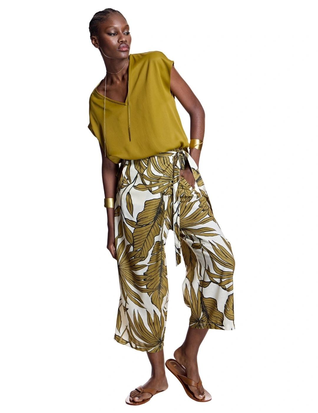 Alba Conde Pantalón cruzado estampado verde