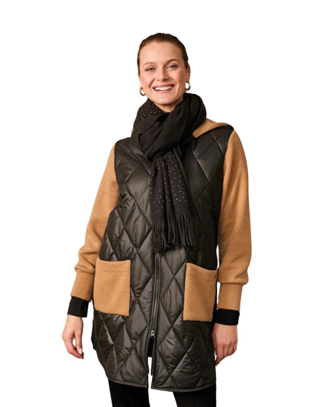 Anna Mora Abrigo Acolchado Negro y beige