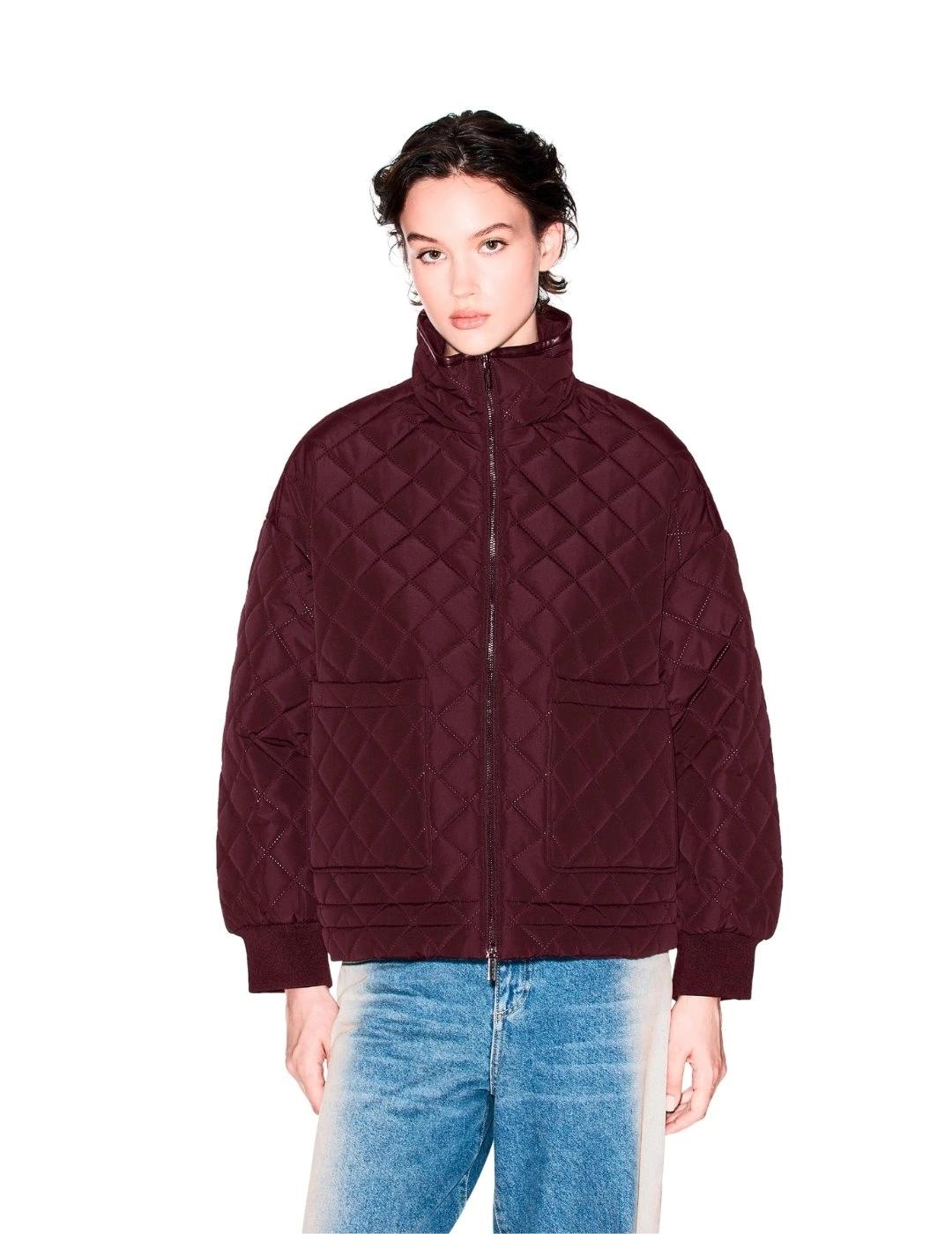 Armani Chaqueta acolchada de rombos Granate