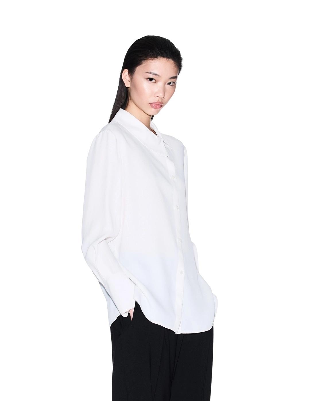 Armani Camisa Blanca cuello asimétrico