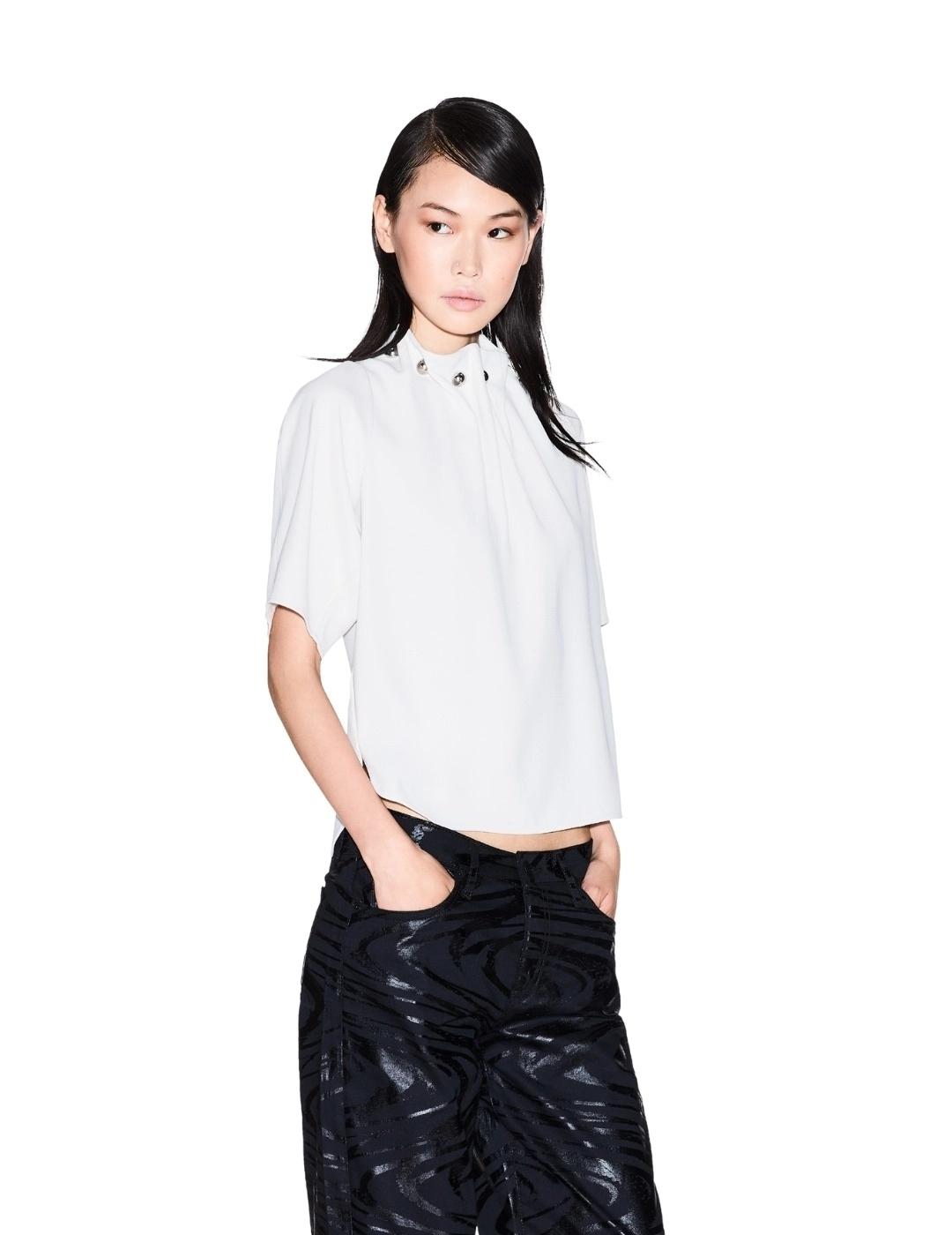 Armani Camiseta Blanca detalles cuello