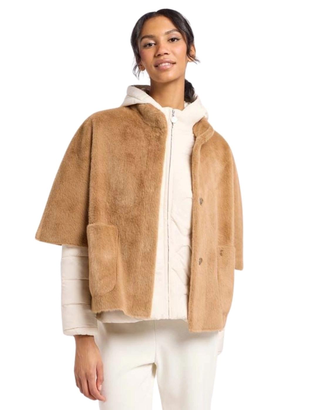 Frieda Capa de pelo Camel con chaqueta interior