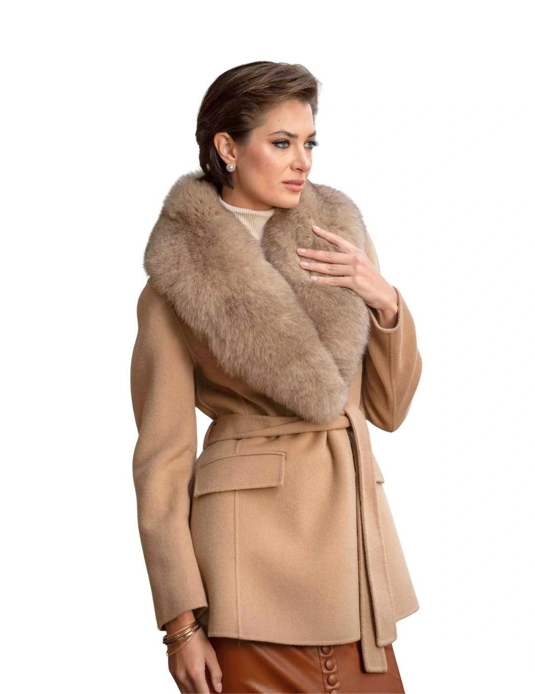 Locoluxo Abrigo Camel con cuello de pelo