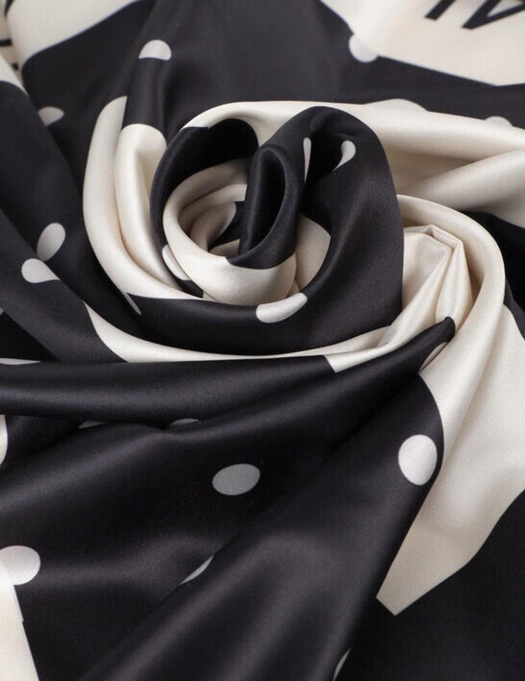 Lola Casademunt Pañuelo Estampado Lunares Negro Bl