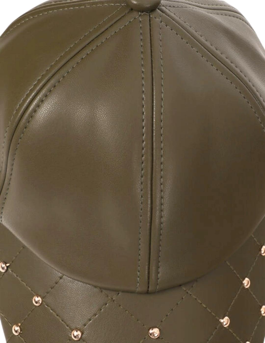 Lola Casademunt Gorra Efecto Piel Tachas Verde