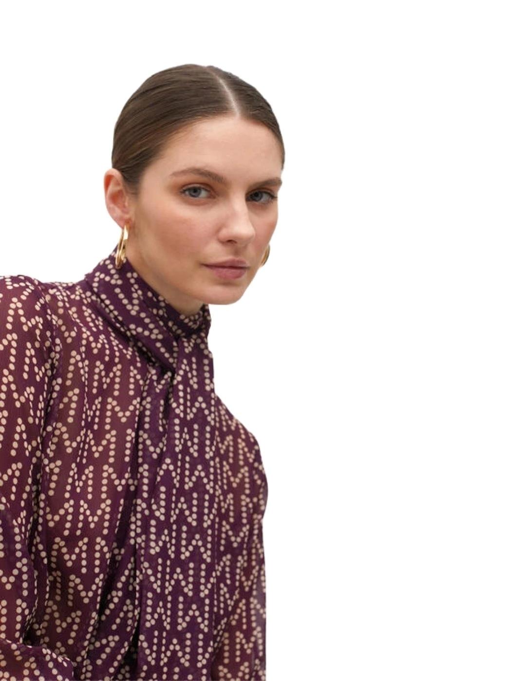 Lola Casademunt Camisa Logotipada con Lazada