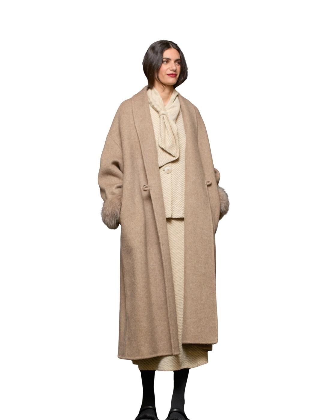 Mercedes De Miguel Abrigo Clásico Camel